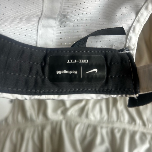 Nike Heritage86 Dri-FIT White Cap - Picture 2 of 3